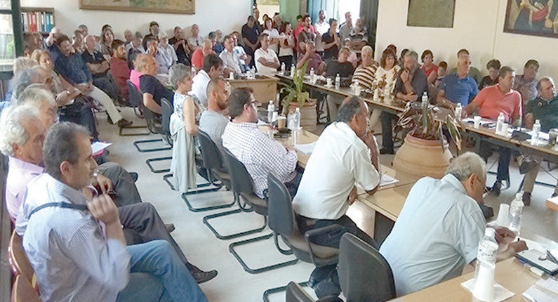  η συζήτηση που έγινε για το αεροδρόμιο Καστελλίου στο Δημοτικό Συμβούλιο προτάσεις ακόμα και για δημοψήφισμα στο δήμο Μινώα Πεδιάδος.