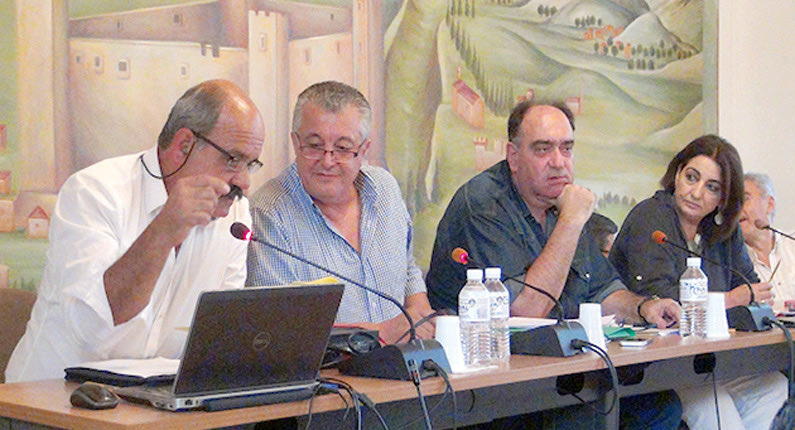  η συζήτηση που έγινε για το αεροδρόμιο Καστελλίου στο Δημοτικό Συμβούλιο προτάσεις ακόμα και για δημοψήφισμα στο δήμο Μινώα Πεδιάδος.