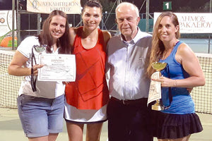 Ο κ. Λαμπρινός στις απονομές του τουρνουά τένις του Δήμου