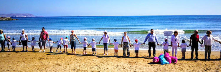 Γονείς, εκπαιδευτικοί, μαθητές του παιδικού σταθμού και φορείς των Γουβών εν δράσει 