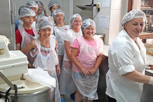 Οι μαθητές της πέμπτης τάξης του 53ου Δημοτικού Σχολείου Ηρακλείου έμαθαν την ιστορία της μπουγάτσας στις Φυλλοσοφίες