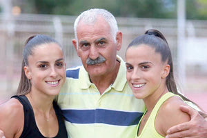 Οι αδελφές Βασιλείου με τον προπονητή τους κ. Βισκαδουράκη