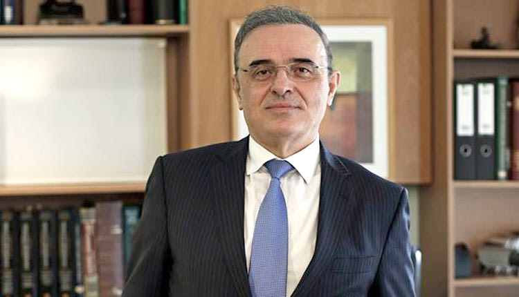 ο Νίκος Χριστοδούλου, διευθυντής του Ορθοπεδικού Τμήματος του Ιατρικού Ψυχικού