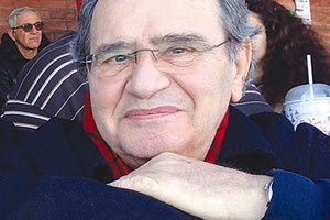 Σε ηλικία 74 ετών έφυγε από κοντά μας ο καλός φίλος, ο ιατρός Λάκης Ζαμπιόζης ο οποίος είχε διατελέσει για χρόνια πρόεδρος στον ιστορικό ΕΓΟΗ και πρόεδρος στην Περιφερειακή Επιτροπή Κολύμβησης-Υδατοσφαίρισης Κρήτης-Ρόδου.