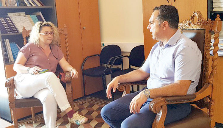 η διευθύντρια της έκθεσης του Μουσείου Φυσικής Ιστορίας Κρήτης Λένα Μπορμπουδάκη