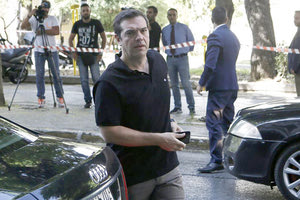 Ο κ. Τσίπρας προσερχόμενος χθες στο Πολιτικό ΣυμβούλιοΟ Τσίπρας
