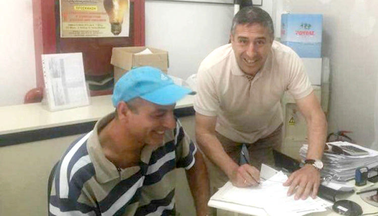 Χαμόγελα ευτυχίας από τον αντιδήμαρχο Προγραμματισμού και Ανάπτυξης Πέτρο Ινιωτάκη, ο οποίος χθες υπέγραψε δύο σημαντικές συμβάσεις που αφορούν στην ηλεκτροδότηση της νέας ιχθυαγοράς και του δημοτικού κυνοκομείου.