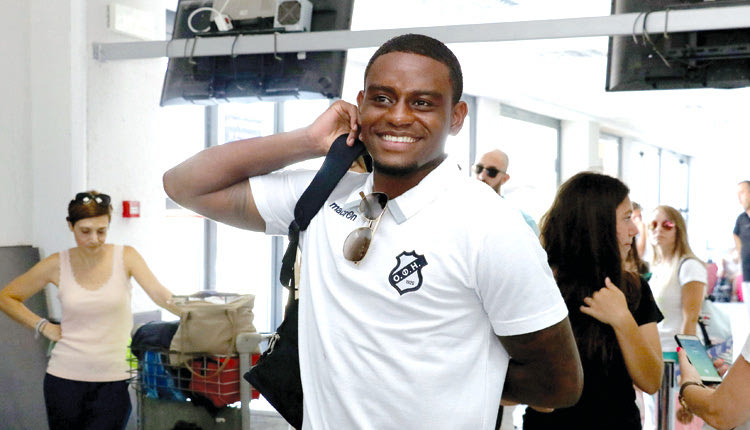  στο αεροπλάνο επιβιβάστηκε και ο Κάιλ Εμπεσίλιο, γεγονός που αυξάνει τις πιθανότητες απόκτησής του.