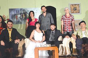 οι «Συμπέθεροι από τα Τίρανα» από τη Θεατρική Σκηνή Ηρακλείου