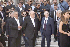 Πλήθος κόσμου στην κηδεία του Σ. Κόκκαλη