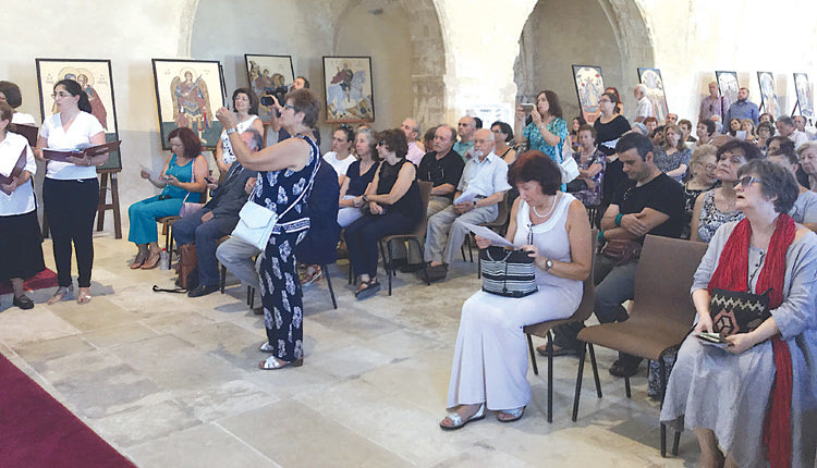 ψαλμωδία Ρώσων ιερέων το μεσημέρι στον ιστορικό ναό του Αγίου Πέτρου των Δομινικανών στο Ηράκλειο στη λήξη του φεστιβάλ «Ταξιδεύοντας Ρουσία» 