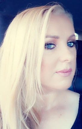 Η δημοσιογράφος και συγγραφέας του βιβλίου “Αθάνατος και  Ζωντανός” Νεκταρία Σπυριδάκη