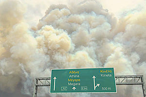 Ανεξέλεγκτη ήταν  η πυρκαγιά που ξέσπασε χθες το μεσημέρι  στο πευκοδάσος της περιοχή «Αέρας» στα Γεράνεια Όρη, στο Βουτσά και στο Μάτι Αττικής.