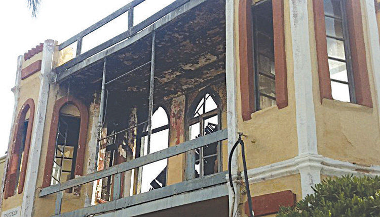  το μέγεθος της καταστροφής στο κτήριο του Πολεμικού Μουσείου 