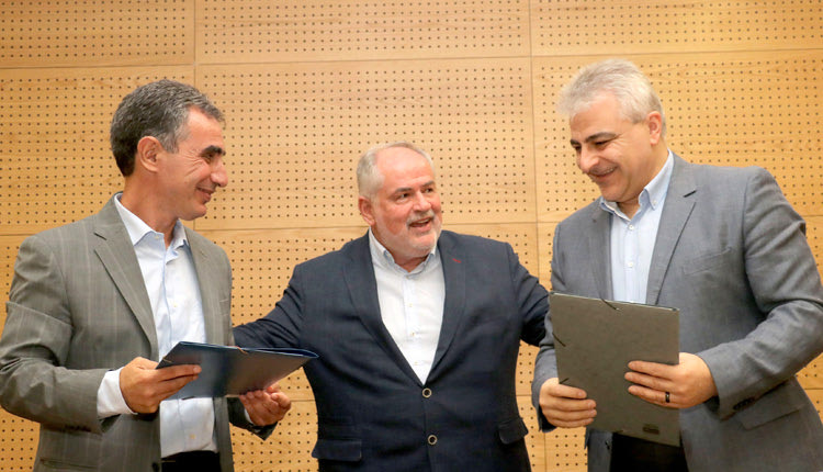 Μνημόνιο συνεργασίας υπέγραψαν χθες το ΤΕΙ Κρήτης και το Ίδρυμα Τεχνολογίας και Έρευνας παρουσία του αναπληρωτή υπουργού Παιδείας, αρμόδιου για την έρευνα και την καινοτομία, Κώστα Φωτάκη.