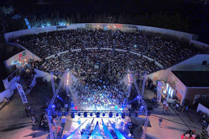 Ο Γιάννης Χαρούλης στο Ανοιχτό Θέατρο Αρκαλοχωρίου