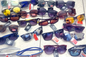 Έφοδος σε σούπερ μάρκετ στη Χερσόνησο  για “μαϊμού” προϊόντα 