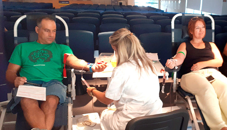 Ευαισθητοποιημένος στις επώδυνες ανάγκες των ημερών ο δημοφιλής ηθοποιός  Κρατερός Κατσούλης παρών & στην εθελοντική αιμοδοσία της ΑΝΕΚ LINES