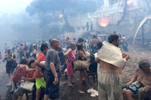 Στο πλευρό των πληγέντων από την πυρκαγιά