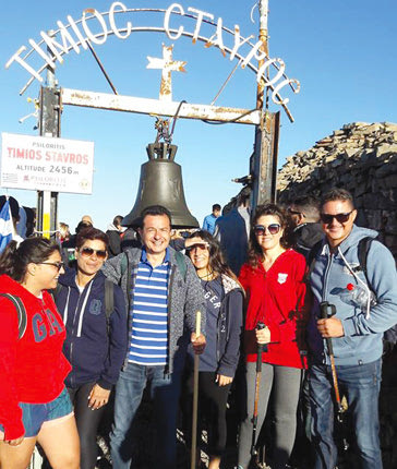 Για 9η συνεχή χρονιά ο Πολιτιστικός Σύλλογος Απανταχού Λιβαδιωτών με όλους τους φορείς των Λιβαδίων διοργάνωσε στο ψηλότερο σημείο της Κρήτης την εκδήλωση:"Η Στράτα του Ψηλορείτη στο Λιβαδιωτικο Αόρι"