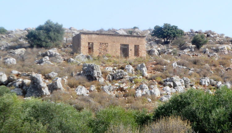 Το φυλάκιο των Γερμανών πάνω από τις υπαίθριες αποθήκες καυσίμων  στη θέση «Αη Γιάννης Στενά»