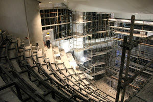 Τα καθίσματα της κεντρικής σκηνής του Πολιτιστικού