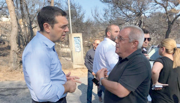 Στην επίσκεψη του πρωθυπουργού στο Μάτι δεν ήταν και πολλοί πολίτες που του μίλησαν ή τον πλησίασαν. Δεν τους άφησαν κιόλας.