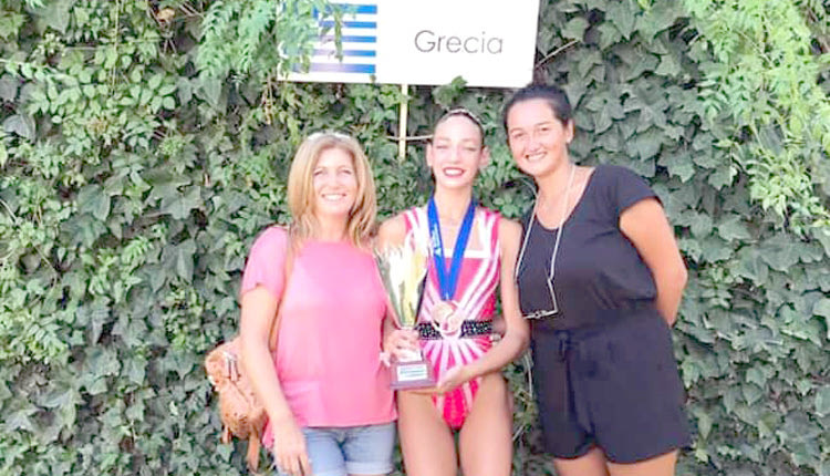  Η Γιαλαμά με την προπονήτριά της στον Ωρίωνα (αριστερά) κ. Ασκοξυλάκη 