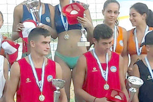 Διέπρεψαν τα αγόρια και τα κορίτσια της ΓΕΗ μπιτς βόλεϊ στον Αγ. Νικόλαο