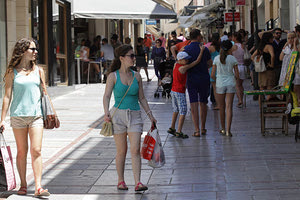 Πρεμιέρα των θερινών εκπτώσεων