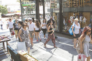 Ξεκίνησαν κιόλας οι εκπτώσεις στο Ηράκλειο