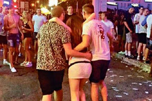 Βρετανός… «σκνίπα» γρονθοκόπησε 54χρονη