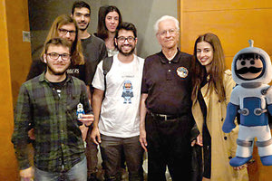 Η ομάδα που στέλνει τον… Μανούσο στο διάστημα