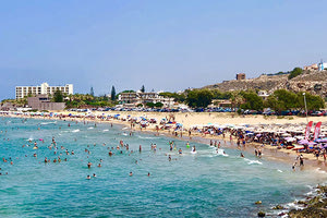 Συνωστισμός στις παραλίες και στο οδικό δίκτυο