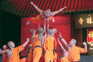 Οι Κινέζοι μοναχοί που σου κόβουν την ανάσα στο Ηράκλειο