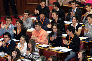 Ενισχύεται το πρόγραμμα της “Βουλής των Εφήβων”