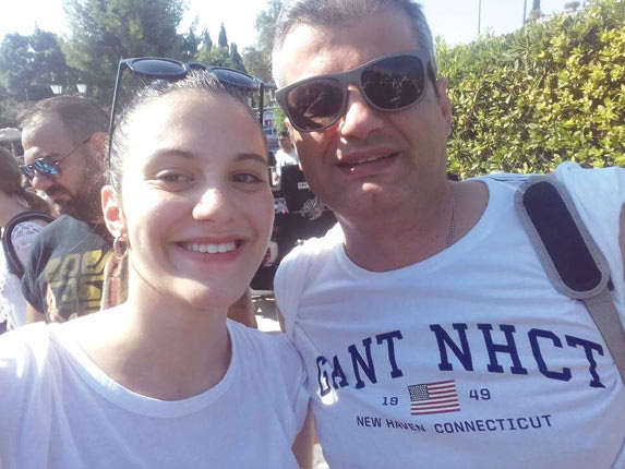 Η Καλλιόπη Ζυγούρη με τον πατέρα της Κώστα από την συναυλία των Scorpions στο Καλλιμάρμαρο