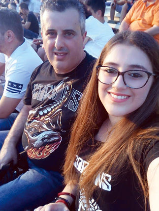 Η Ασπασία Σταυρακάκη με τον πατέρα της Κώστα από την συναυλία των Scorpions στο Καλλιμάρμαρο