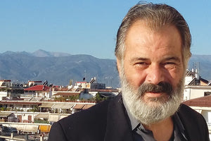 Ο ΠΑΝΤΕΛΗΣ ΜΠΟΥΚΑΛΑΣ ΜΙΛΑ ΣΤΗΝ “Π” 