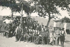 ΦΩΤΟ ΗΜΕΡΑΣ: Παρέα στο καφενείο του Κουτρούλη