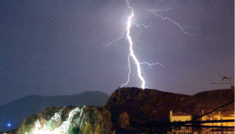 Έβρεξε… κεραυνούς! 