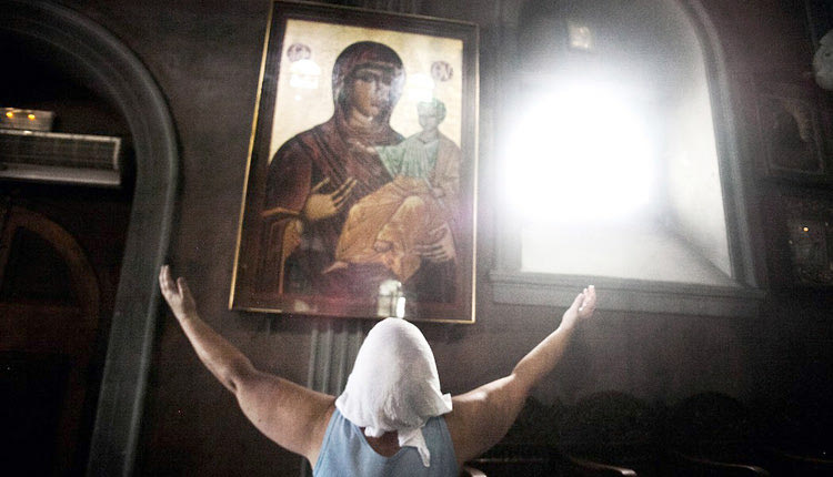 Στην εικόνα της Παναγίας