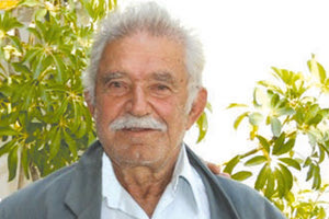 Στα 92 του χρόνια γράφει το 15ο του βιβλίο ο Κανάκης Γερωνυμάκης, που έχει τιμηθεί από την ακαδημία Αθηνών