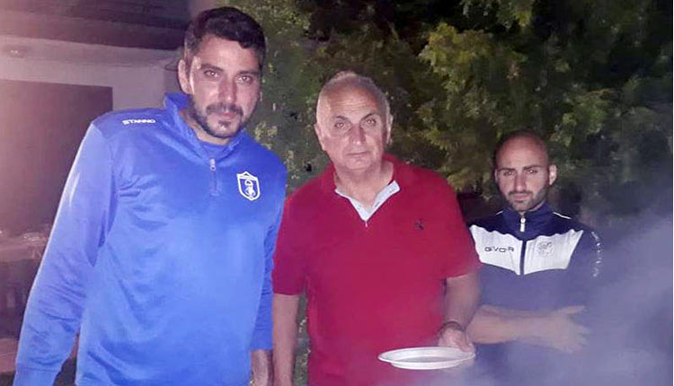 Με χορό, τραγούδι και καλό φαγητό από τα χέρια του Αλέξανδρου Κασμερίδη ποδοσφαιριστές και το τεχνικό επιτελείο του Ηροδότου στα 3-5 Πηγάδια από την Έδεσσα.