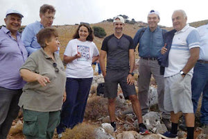 Ο Κυριάκος Μητσοτάκης και η παρέα του στους πρόποδες των Λευκών Ορέων