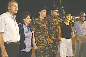 επαναπατρίστηκαν οι δύο στρατιωτικοί