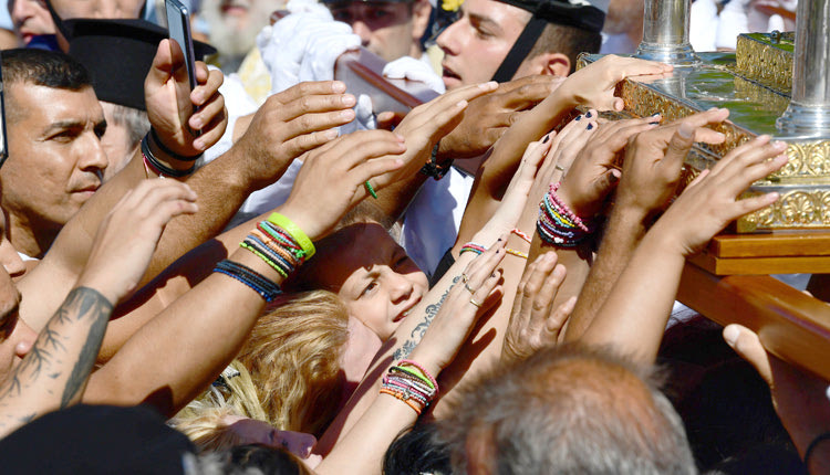 Στην Παναγία της Τήνου