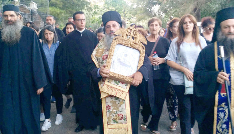 ΠΑΝΑΓΙΑ ΧΑΡΑΚΙΑΝΗ: Στη λιτάνευση συμμετείχαν πολλοί κληρικοί
