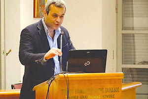 Ο αντιδήμαρχος Καθαριότητας Χάρης Μαμουλάκης