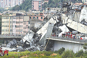 ΓΕΝΟΒΑ: πτώση γέφυρας